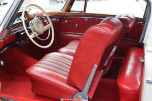 Image 20/41 of Mercedes-Benz 220 SE (1959)