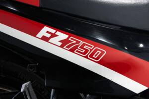 Image 42/50 of Yamaha FZ 750 (1986)