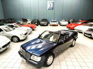 Afbeelding 1/40 van Mercedes-Benz E 200 (1996)