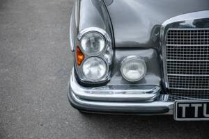 Image 24/36 of Mercedes-Benz 300 SEL 6.3 (1970)