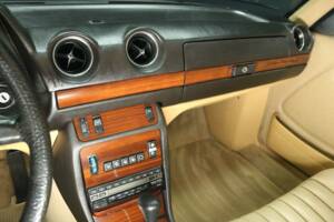 Image 17/30 of Mercedes-Benz 280 CE (1984)