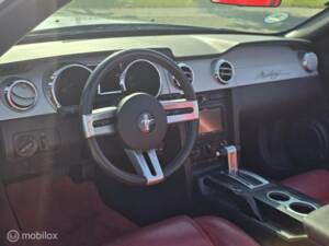 Bild 17/38 von Ford Mustang V6 (2006)