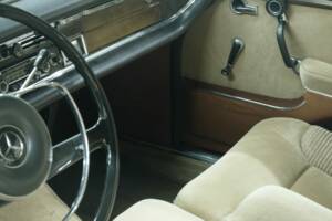 Image 29/50 of Mercedes-Benz 300 SE lang (1965)