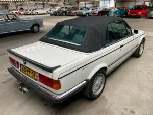 Image 33/34 de BMW 325i (1987)