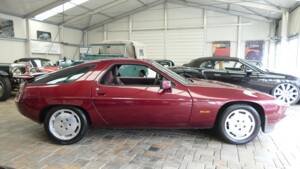 Image 6/18 of Porsche 928 S (1982)