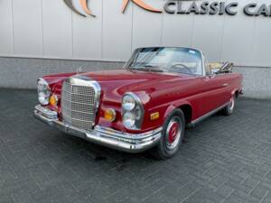 Image 4/36 of Mercedes-Benz 280 SE (1969)