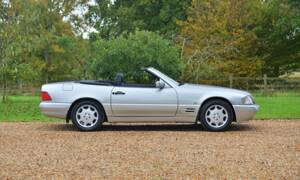Image 2/12 of Mercedes-Benz SL 320 (1997)