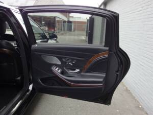 Bild 34/99 von Mercedes-Benz Maybach S 500 (2015)