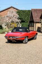 Image 7/41 de Jaguar E-Type (1968)
