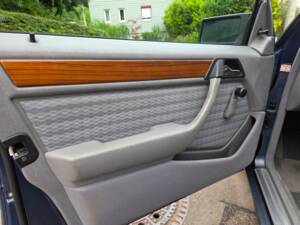 Afbeelding 51/54 van Mercedes-Benz 200 E (1992)