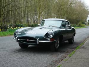 Image 3/25 de Jaguar E-Type (1970)