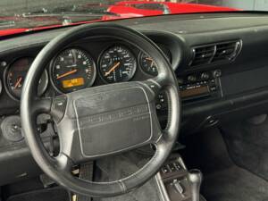 Image 22/37 de Porsche 911 Carrera 2 (1992)