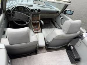 Image 15/46 de Mercedes-Benz 560 SL (1986)