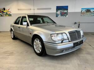 Afbeelding 4/62 van Mercedes-Benz E 500 (1995)