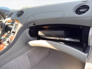 Image 53/89 of Mercedes-Benz SL 500 (2002)