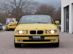 Bild 23/54 von BMW 320i (1999)