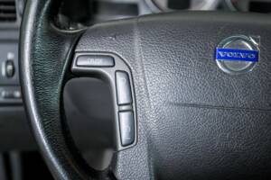 Bild 22/48 von Volvo V 70 2.4 (2006)
