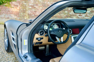 Image 11/50 of Mercedes-Benz SLS AMG (2011)