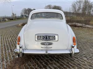 Image 6/8 of Rolls-Royce Silver Cloud I (1956)