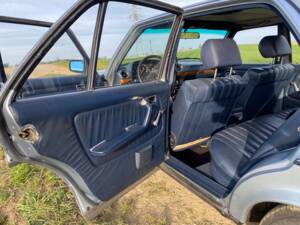 Image 5/19 of Mercedes-Benz 280 E (1981)
