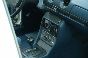 Bild 37/50 von Mercedes-Benz 230 (1977)