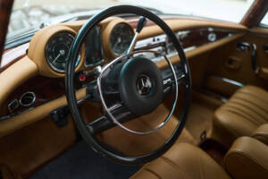 Immagine 21/38 di Mercedes-Benz 280 SE (1968)