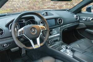 Immagine 3/50 di Mercedes-Benz SL 63 AMG (2012)