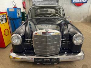 Image 4/18 of Mercedes-Benz 180 Db (1961)