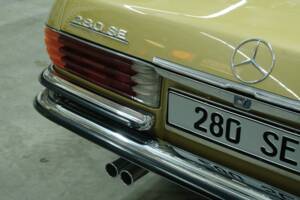 Image 48/50 de Mercedes-Benz 280 SE (1975)