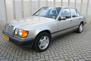 Bild 1/11 von Mercedes-Benz 200 D (1985)