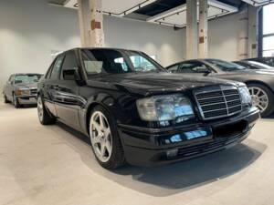 Immagine 3/8 di Mercedes-Benz 500 E (1996)