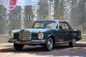 Image 2/17 of Mercedes-Benz 220 SE b (1964)