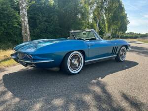 Image 8/8 of Chevrolet Corvette Sting Ray Convertible (1966)