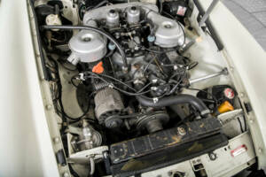 Imagen 39/50 de MG MGB GT V8 (1975)