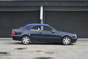 Image 13/50 of Mercedes-Benz CLK 230 Kompressor (2002)