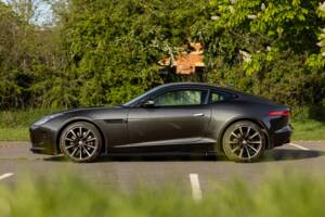 Image 30/45 of Jaguar F-Type (2016)
