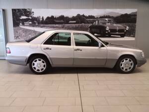 Bild 6/19 von Mercedes-Benz E 420 (1994)