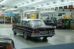 Image 8/50 of Mercedes-Benz 300 SE lang (1965)