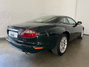 Image 22/26 of Jaguar XKR (2000)