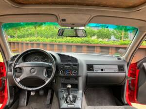 Immagine 19/35 di BMW 318is (1992)