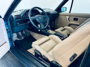 Image 18/29 de BMW 325i (1989)