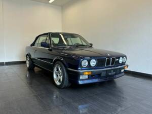 Bild 8/50 von BMW 325i (1989)