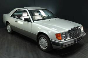Afbeelding 8/50 van Mercedes-Benz 230 CE (1988)