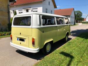 Image 2/7 de Volkswagen T2b minibus (1977)
