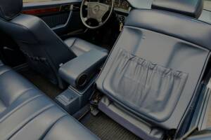 Image 27/69 of Mercedes-Benz E 320 (1994)