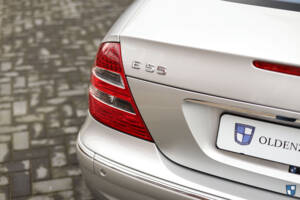 Image 59/84 of Mercedes-Benz E 55 AMG (2002)