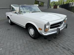 Image 9/50 of Mercedes-Benz 280 SL (1969)