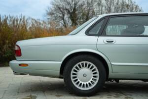 Image 27/50 de Jaguar XJ 8 Sovereign (1997)