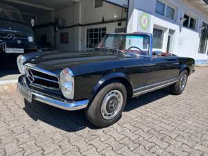 Image 28/36 of Mercedes-Benz 280 SL (1970)