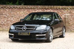 Image 10/50 of Mercedes-Benz C 63 AMG (2012)